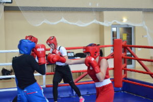 Молодежная женская команда по боксу на сборе в Парамоново.