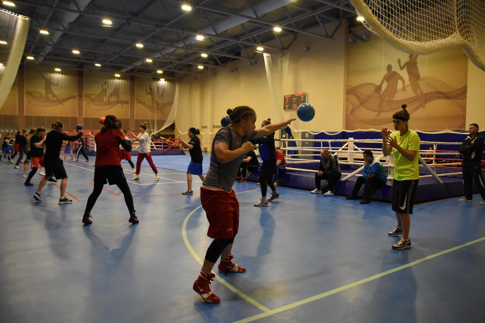 Молодежная сборная команда девушек 15-18 лет по боксу на ТМ в «Парамоново»